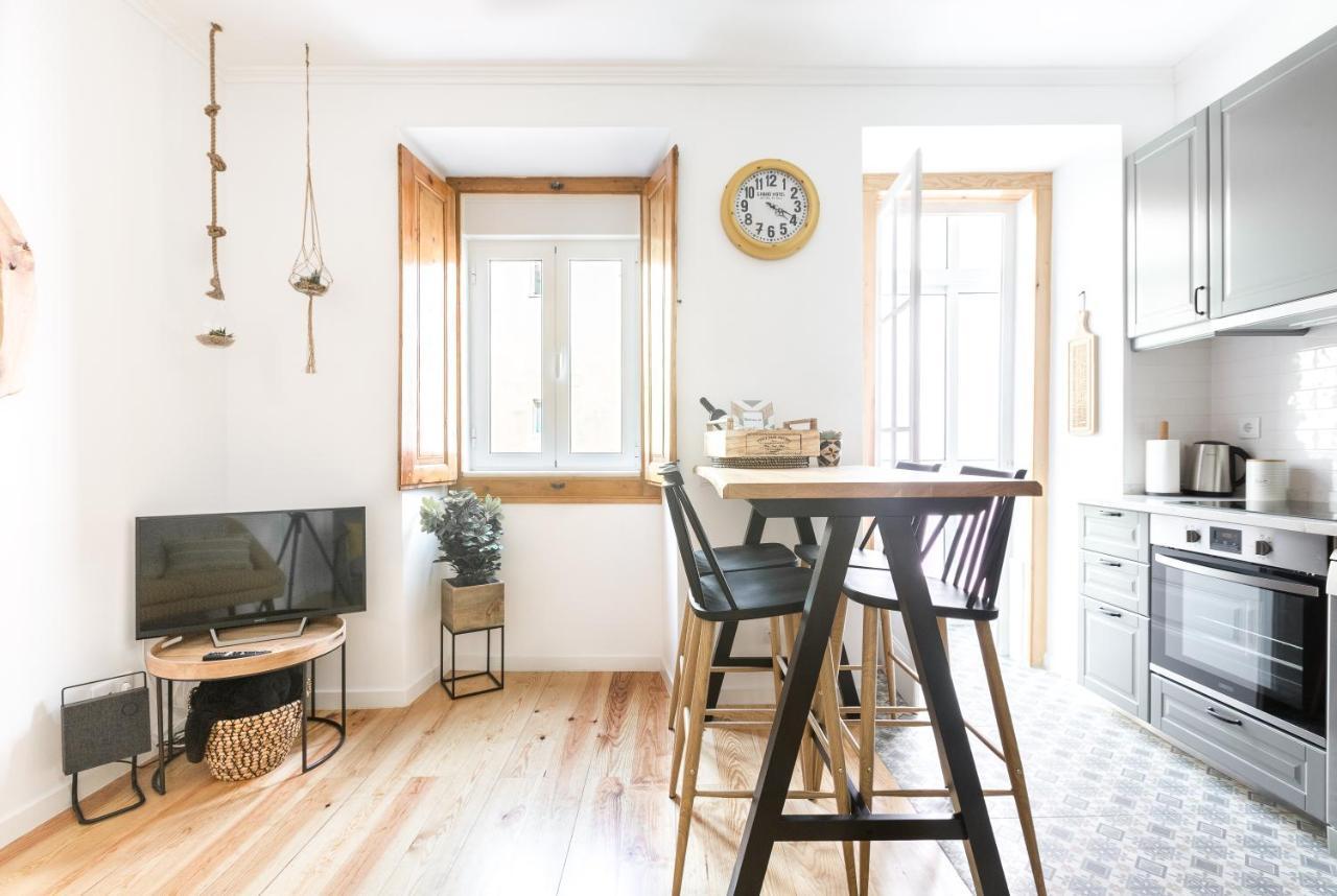 Feel Home in this Stunning Renovated Nest in Graça Lisboa Exterior foto
