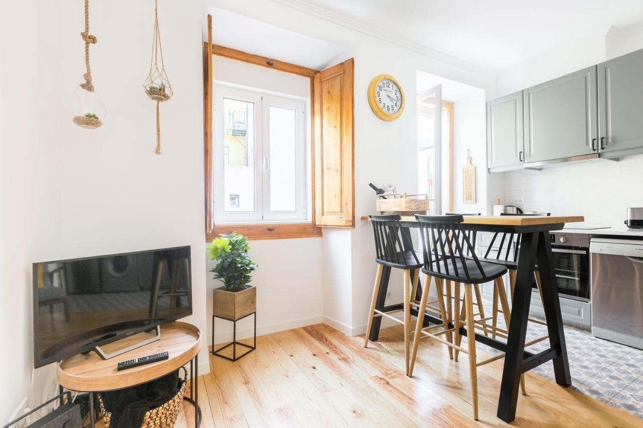 Feel Home in this Stunning Renovated Nest in Graça Lisboa Exterior foto